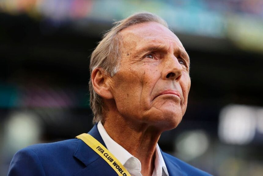 Miguel Ángel Russo en el partido con Benfica