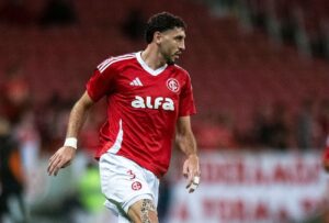 Rogel aparece como alternativa para reforzar la defensa de Boca