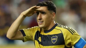 Merentiel recibió el apoyo de un hincha en Ezeiza