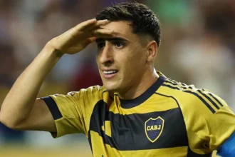 Merentiel recibió el apoyo de un hincha en Ezeiza