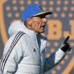 Miguel Ángel Russo dirigiendo una práctica de Boca