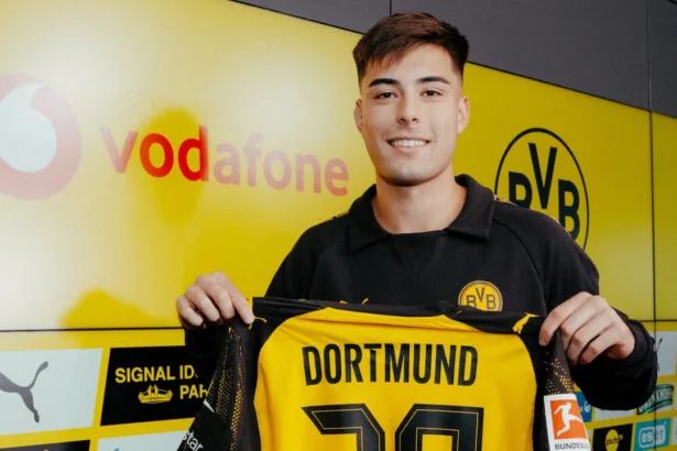 Aaron Anselmino fue presentado en Borussia