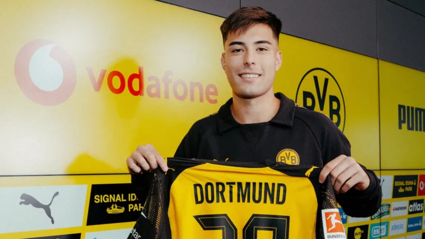 Aaron Anselmino fue presentado en Borussia