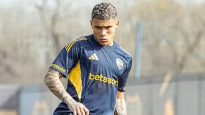 Ayrton Costa volverá a ser titular en Boca