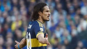 Cavani en el partido contra Racing