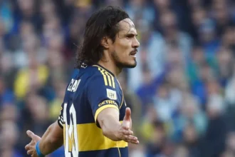 Cavani en el partido contra Racing