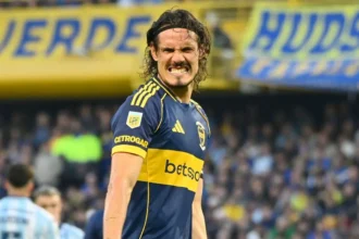 Cavani volvió a fallar contra Racing y se fue silbado