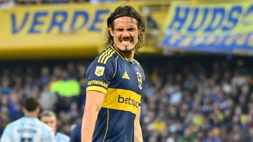 Cavani volvió a fallar contra Racing y se fue silbado