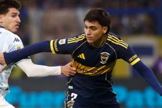 Exequiel Zeballos en el clásico contra Racing