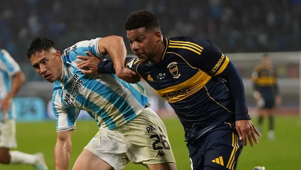 Fabra jugando contra Atlético Tucumán