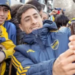 Merentiel con los hinchas de Boca en la previa al partido con Independiente Rivadavia