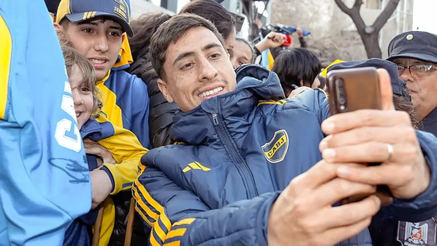 Merentiel con los hinchas de Boca en la previa al partido con Independiente Rivadavia