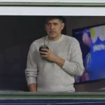 Riquelme en el palco de Boca tomando mate