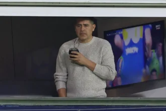 Riquelme en el palco de Boca tomando mate