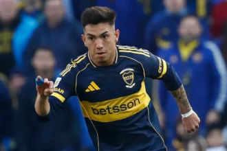 Alan Velasco en el clásico contra Racing