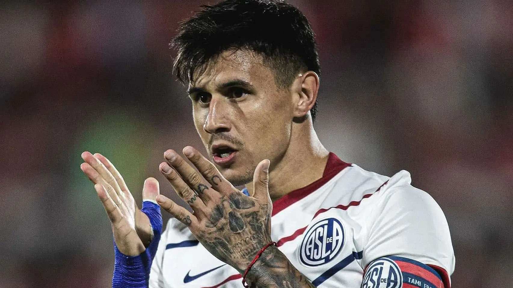 Se fue por la puerta de atrás, se ofreció para volver y San Lorenzo hará un intento por repatriarlo