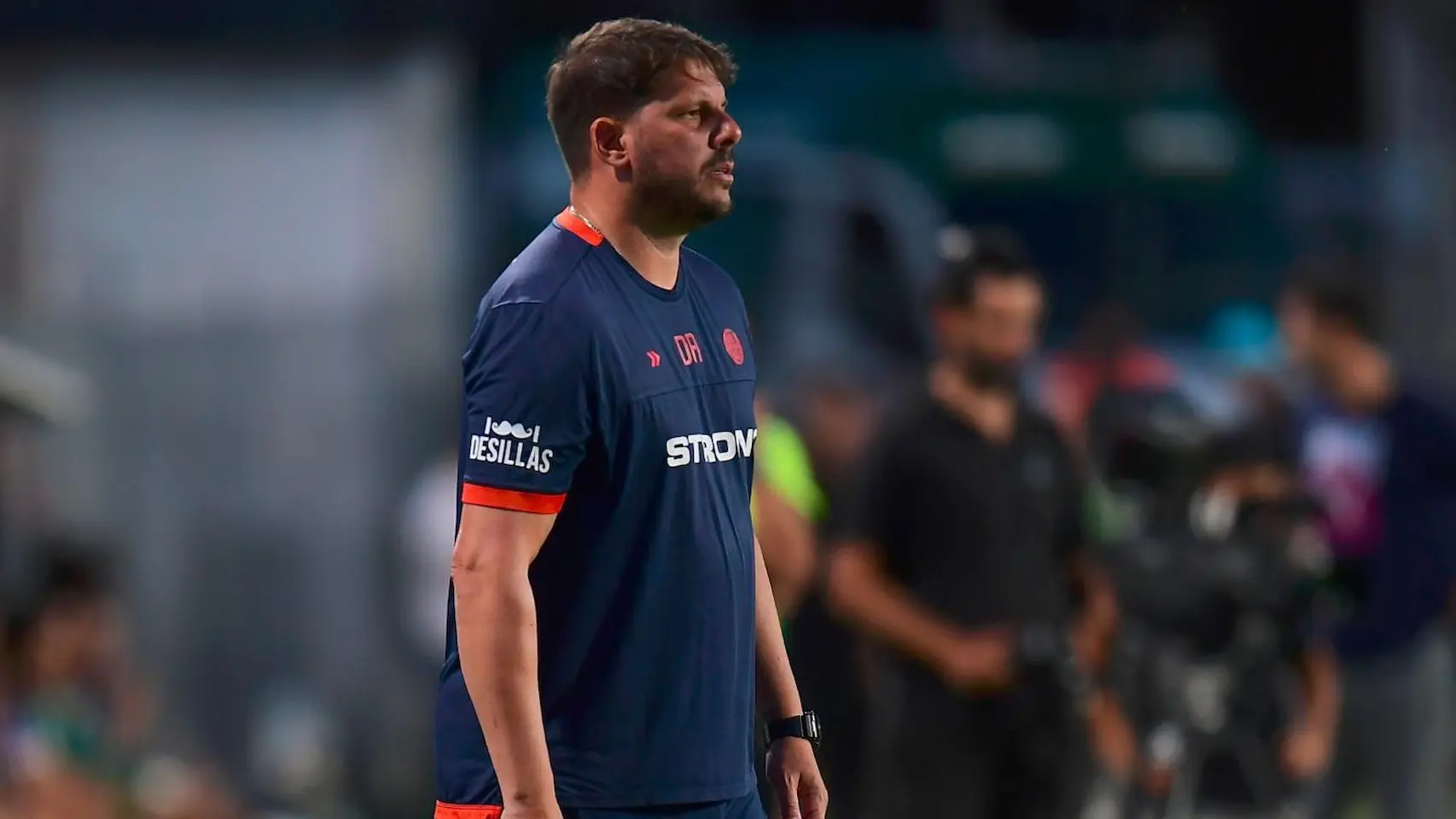 “Ya molesta”: Ayude perdió la paciencia con los periodistas en plena conferencia