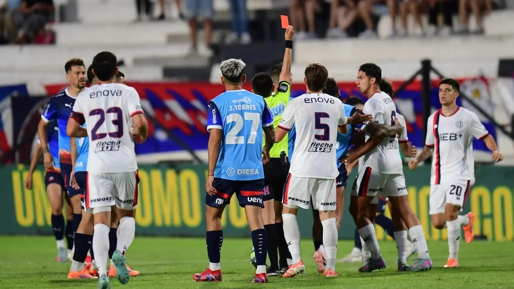 Insólita expulsión de Alexis Cuello en el inicio del amistoso con Cerro Porteño