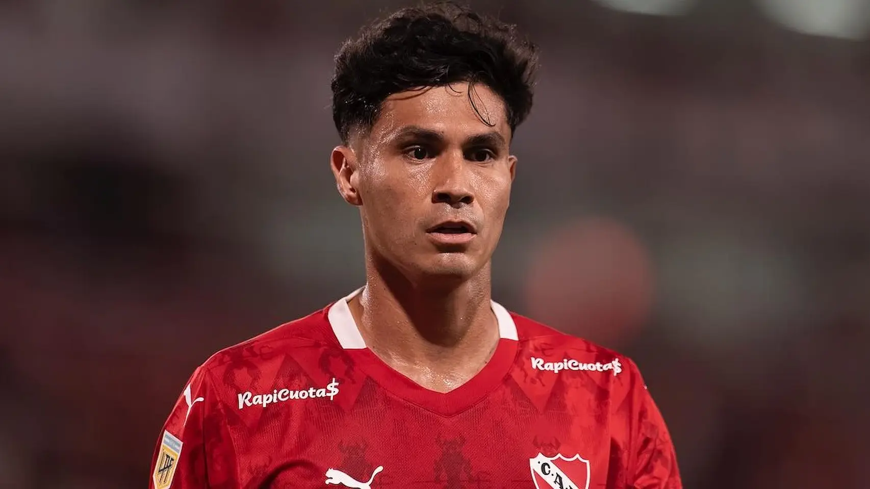 Avanzó, negoció… y en 24 horas se cayó: el volante que no llegará a San Lorenzo