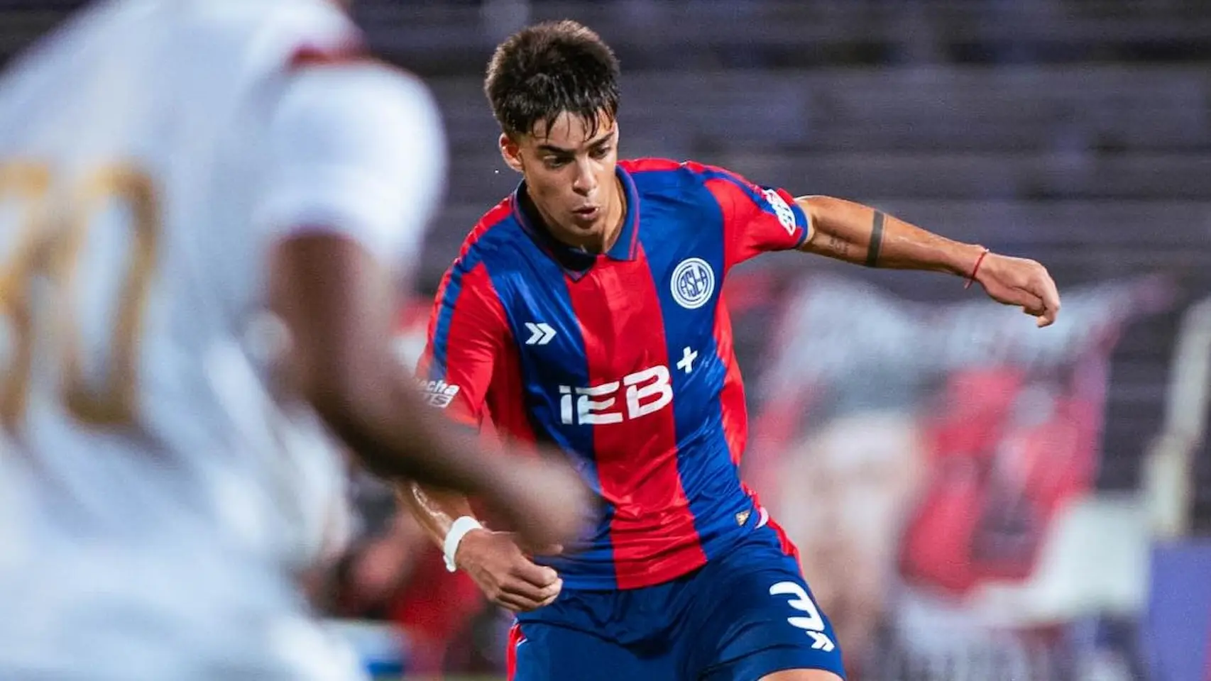 “Estoy recontra capacitado”: el juvenil de San Lorenzo que levanta la mano para ser titular y no le teme al desafío