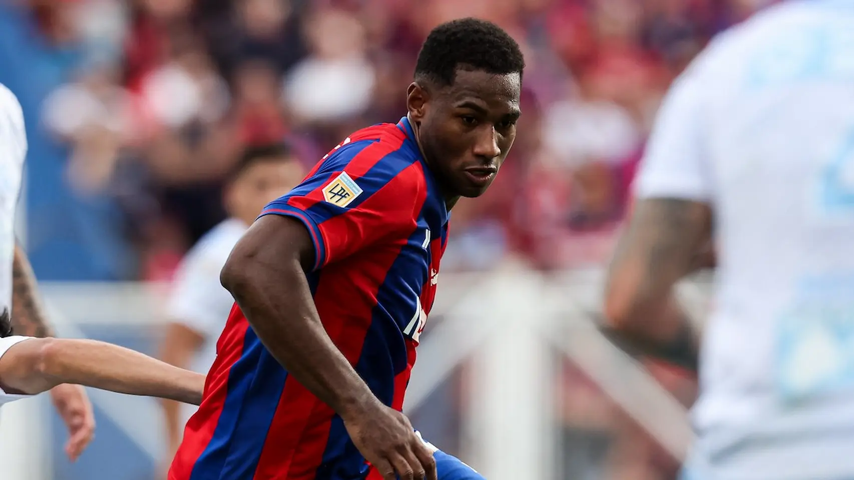 Alerta en San Lorenzo a una semana del clásico: Romaña podría perderse el partido con Huracán